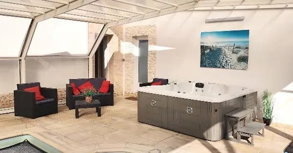 Avec Piscine Privee Couverte Chauffee Et Jaccuzi *